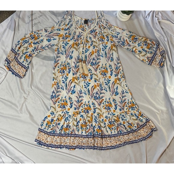 SHEIN Dresses & Skirts - Shein White Floral Knee Length Dress Size Small